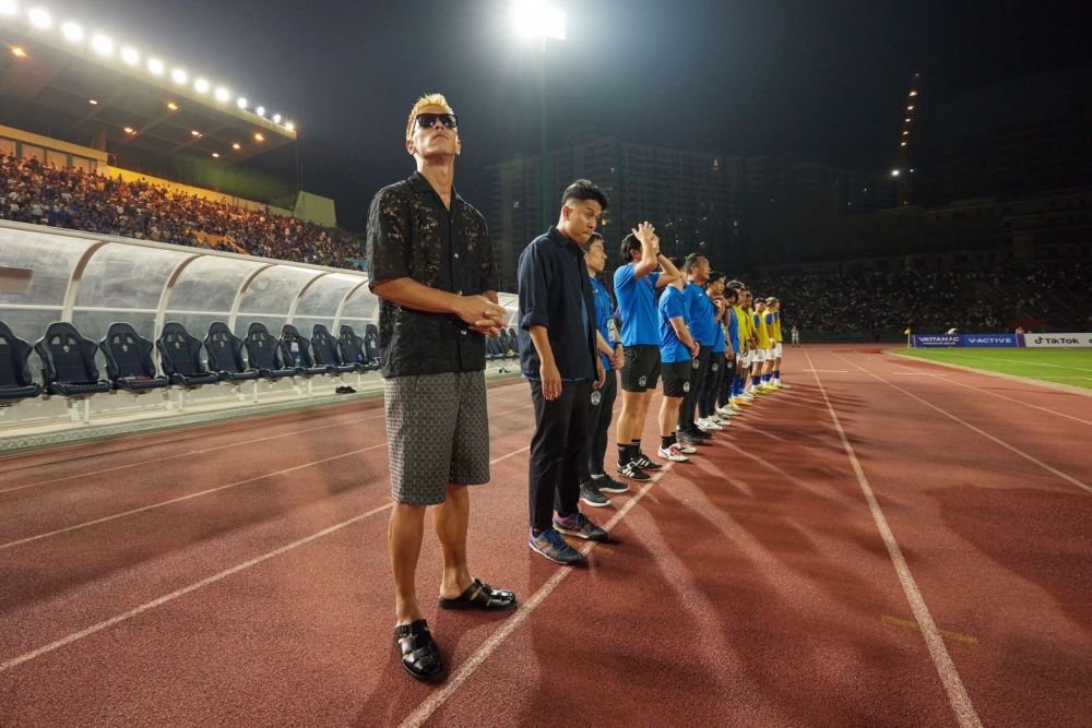 Legenda de la AC Milan care, în paralel, a antrenat Cambodgia și a jucat în Australia, Olanda, Brazilia, Azerbaidjan și Lituania, și-a dat demisia!_5