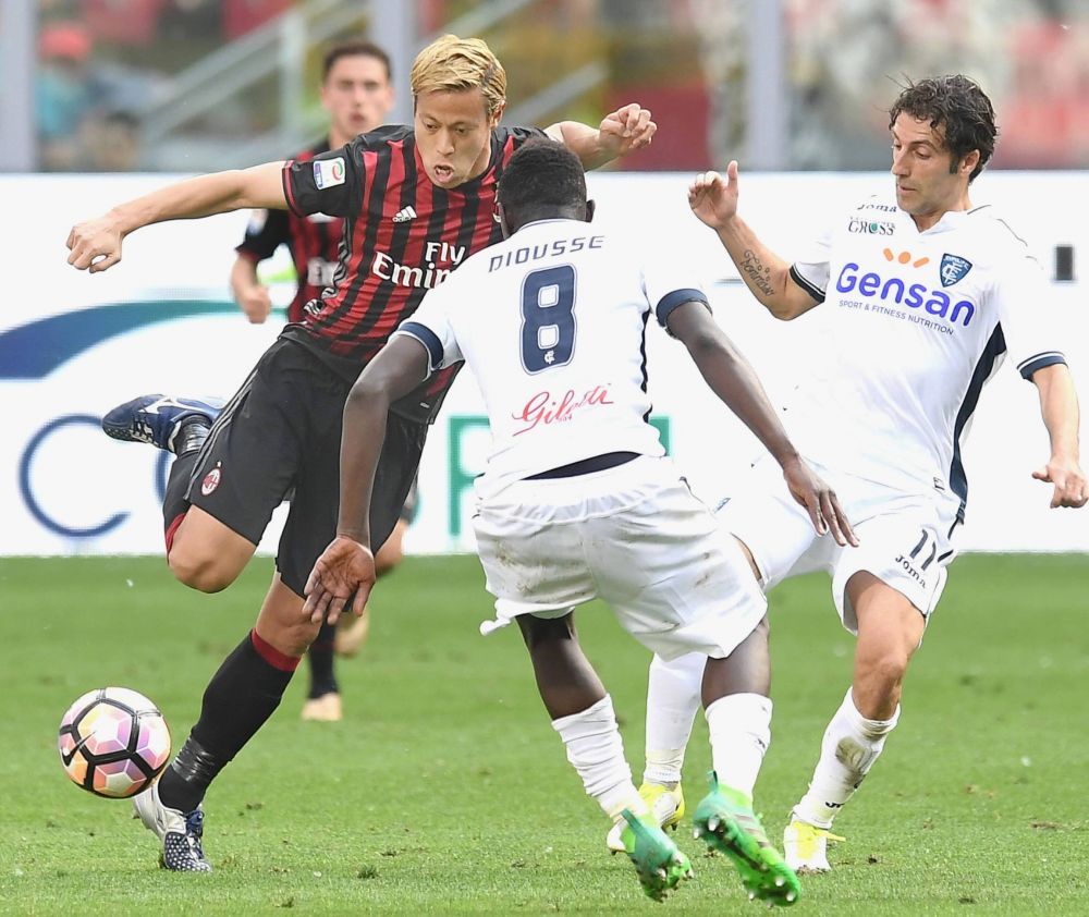 Legenda de la AC Milan care, în paralel, a antrenat Cambodgia și a jucat în Australia, Olanda, Brazilia, Azerbaidjan și Lituania, și-a dat demisia!_10