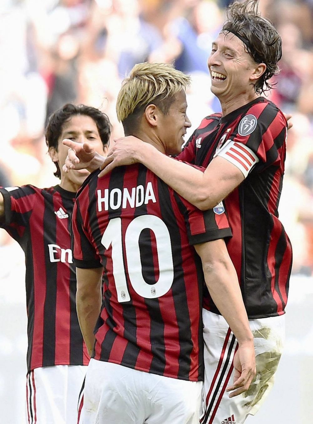Legenda de la AC Milan care, în paralel, a antrenat Cambodgia și a jucat în Australia, Olanda, Brazilia, Azerbaidjan și Lituania, și-a dat demisia!_14