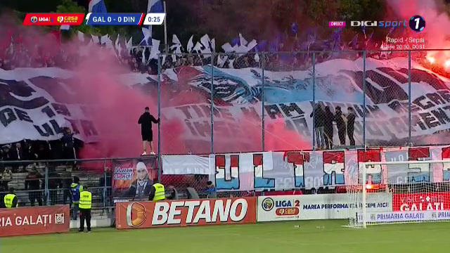 Nebunie la Galați! Fanii au întreținut atmosfera la Oțelul - Dinamo: hârtie, materiale pirotehnice și artificii_32