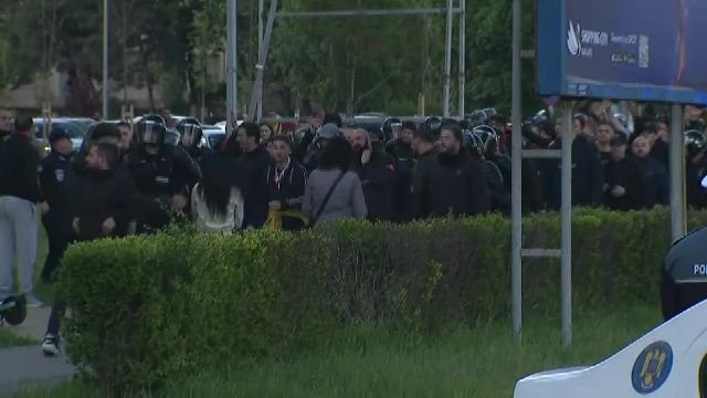 Arestați la Galați! Fanii lui Dinamo, puși la pământ înainte de meci_7