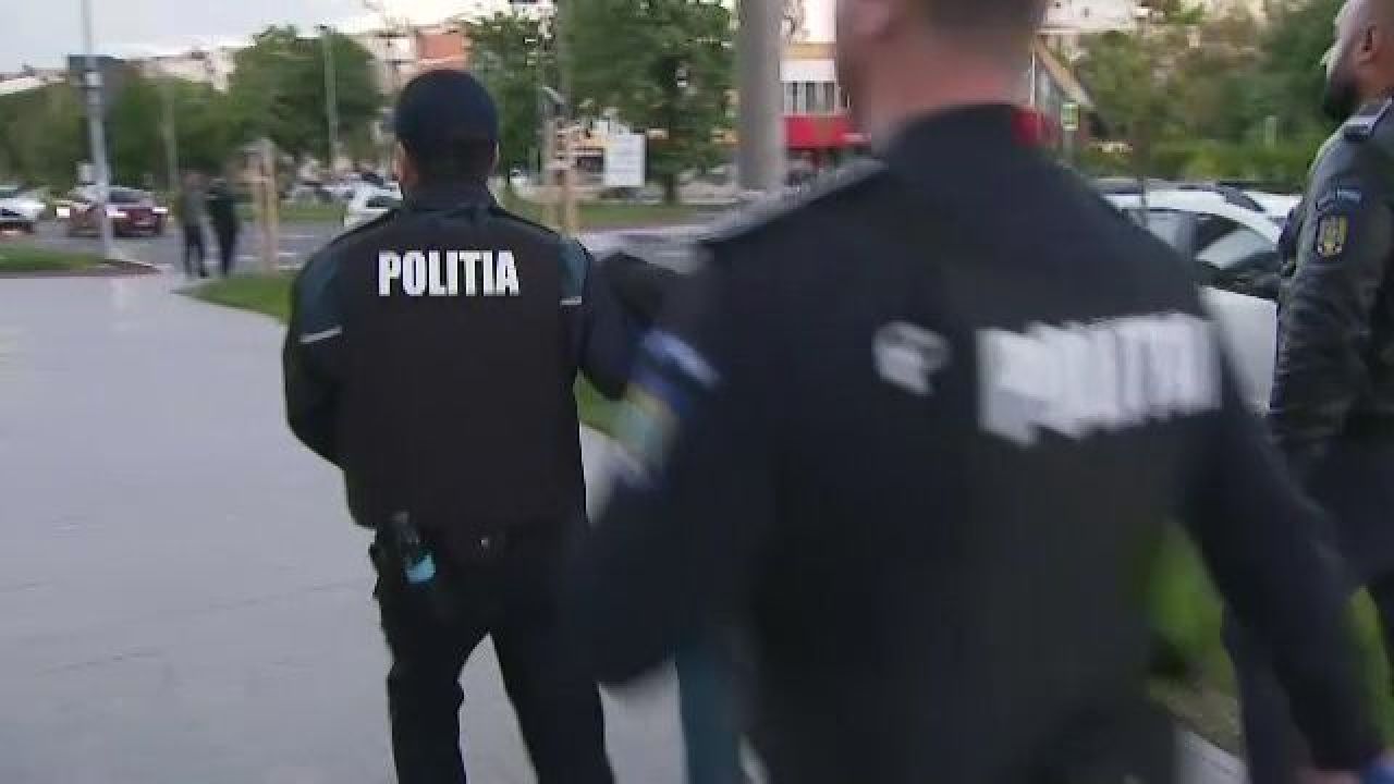 Arestați la Galați! Fanii lui Dinamo, puși la pământ înainte de meci_9