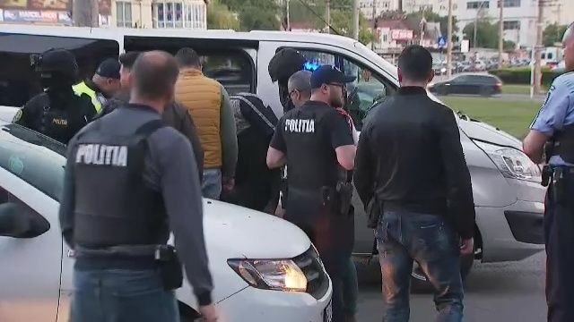 Arestați la Galați! Fanii lui Dinamo, puși la pământ înainte de meci_10