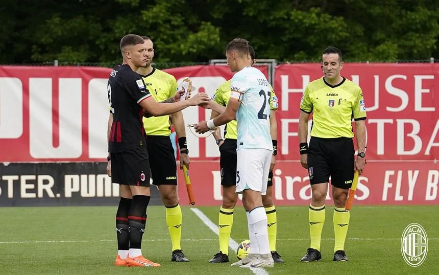 Fotbalistul român care a fost un dezastru în derby-ul Milan - Inter! ”A șutat direct în afara centrului sportiv”_2