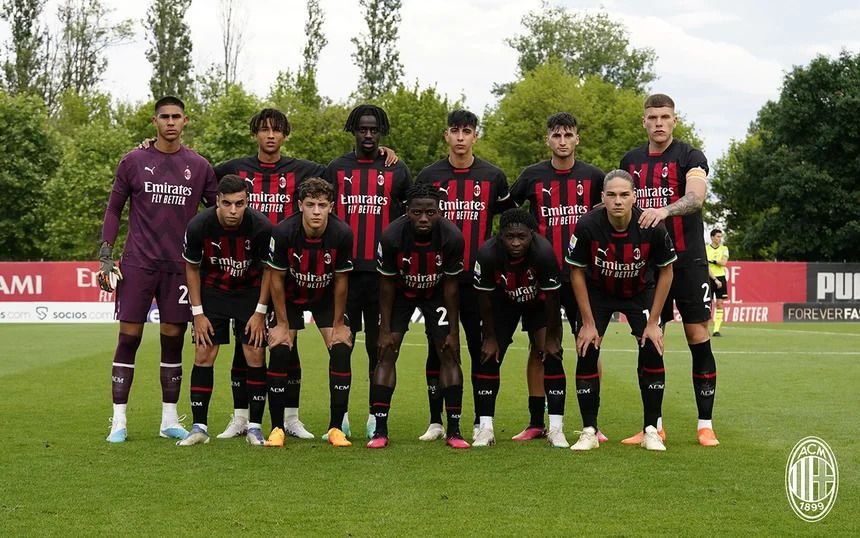 Fotbalistul român care a fost un dezastru în derby-ul Milan - Inter! ”A șutat direct în afara centrului sportiv”_3
