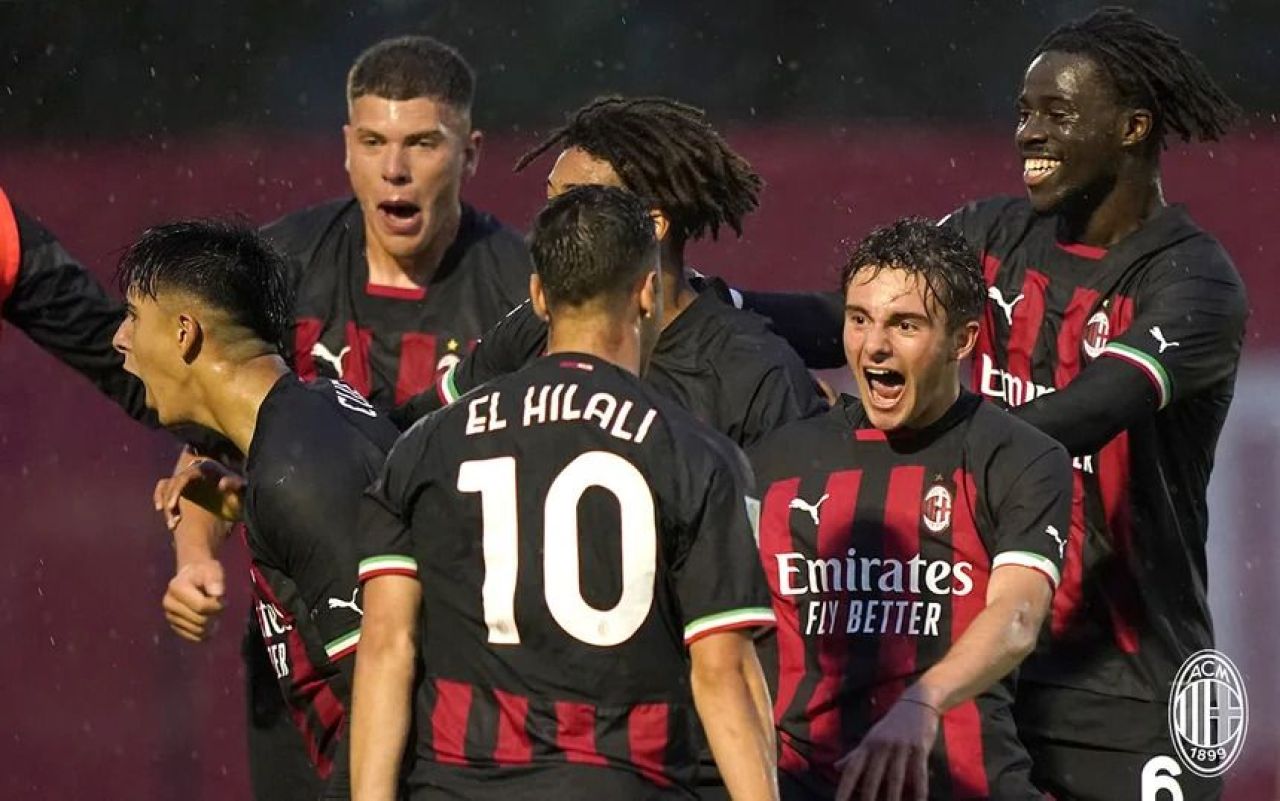 Fotbalistul român care a fost un dezastru în derby-ul Milan - Inter! ”A șutat direct în afara centrului sportiv”_6