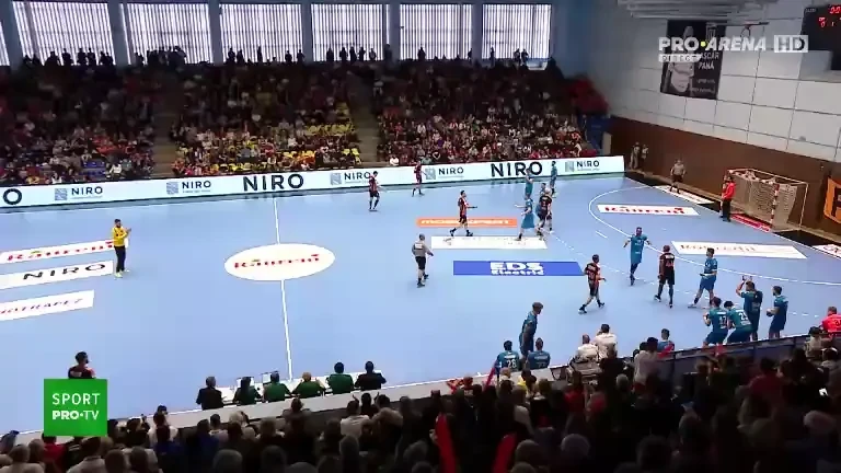 CSM București - CS Minaur Baia Mare (semifinale Cupa handbal 13 mai 2023) primele 5 minute din prima repriză