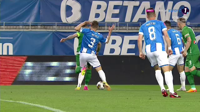 Penalty acordat cu VAR la Universitatea Craiova - Farul! Denis Alibec a ratat incredibil_3