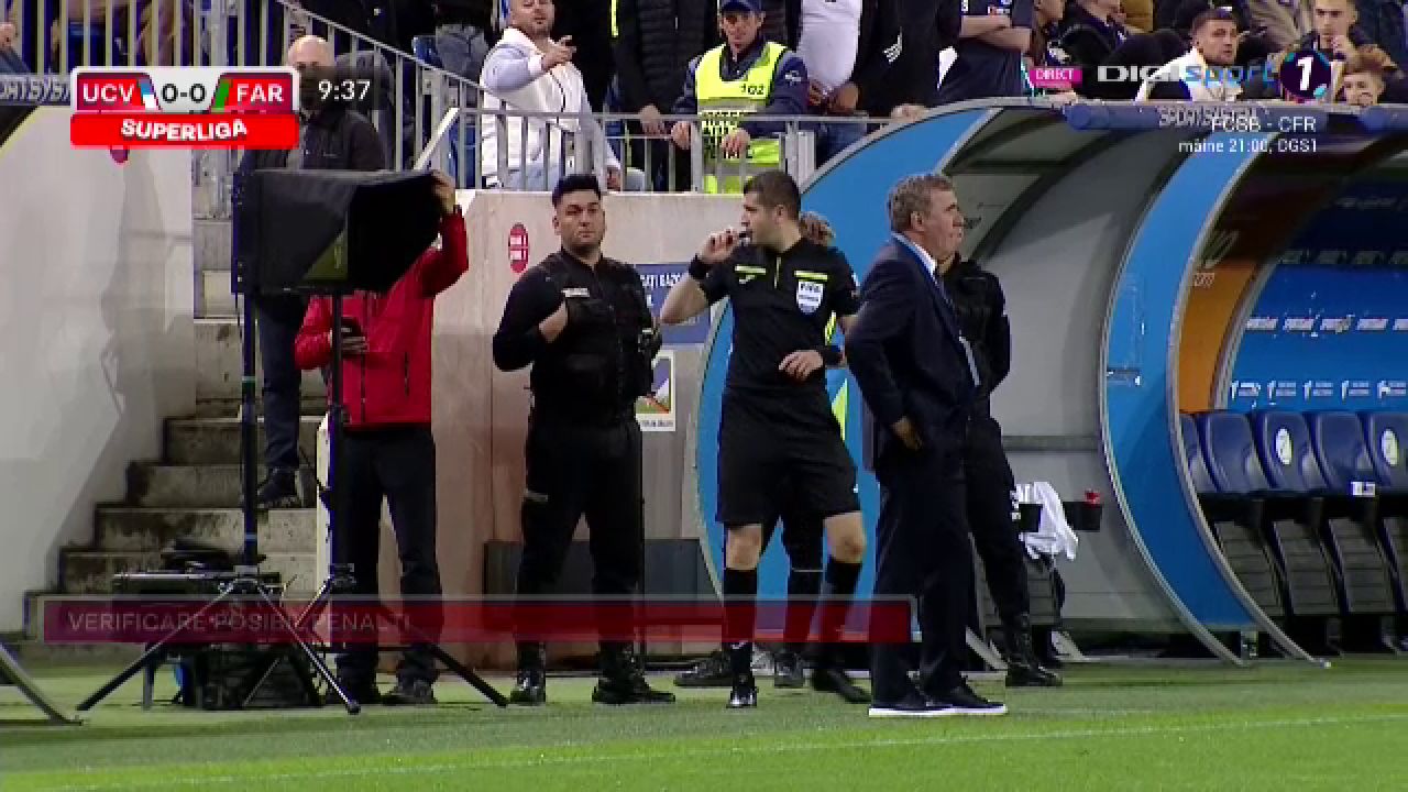 Penalty acordat cu VAR la Universitatea Craiova - Farul! Denis Alibec a ratat incredibil_7