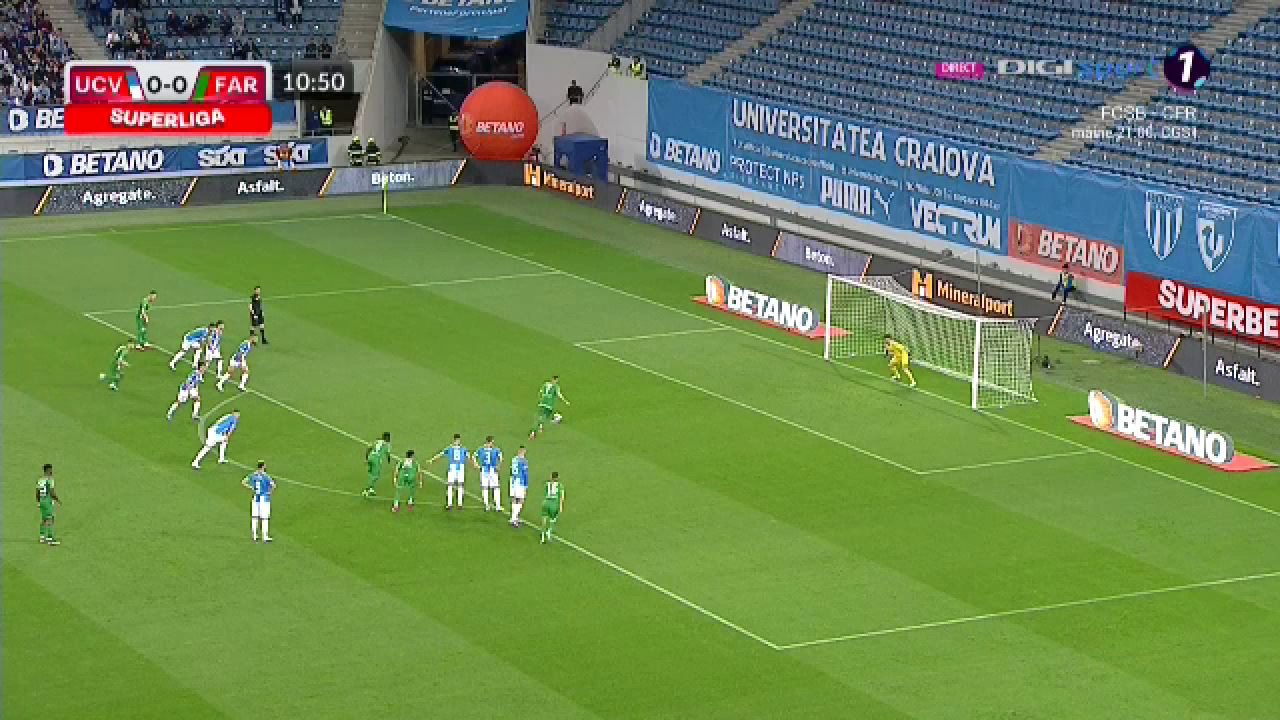 Penalty acordat cu VAR la Universitatea Craiova - Farul! Denis Alibec a ratat incredibil_8