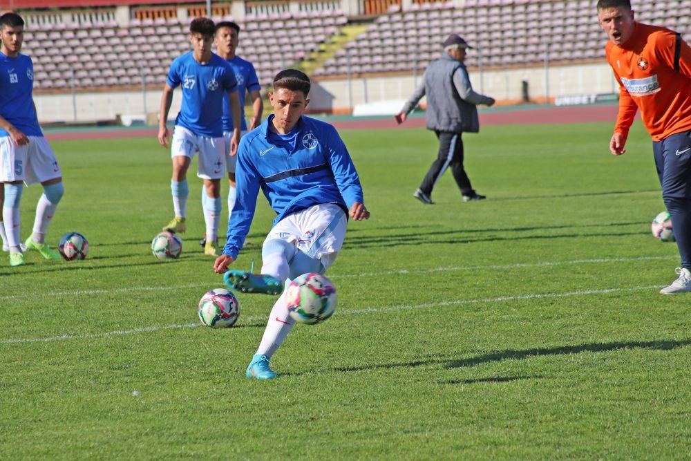 Dinamo, victorie la limită cu FCSB, în Ștefan cel Mare. Golul victoriei, marcat din lovitură liberă_5