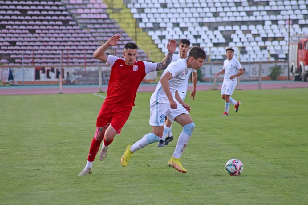 Dinamo, victorie la limită cu FCSB, în Ștefan cel Mare. Golul victoriei, marcat din lovitură liberă_75