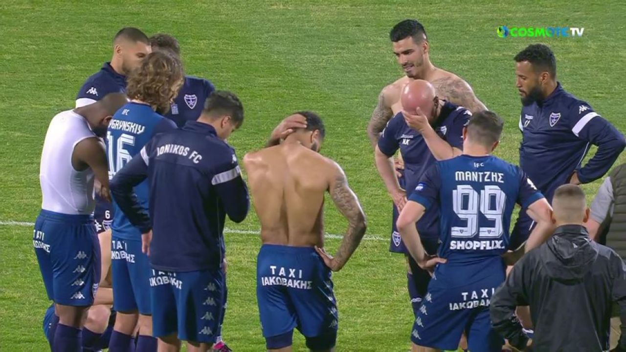 Jucătorul dat afară de FCSB în iarnă a retrogradat! Antrenorul a izbucnit în lacrimi după finala dramatică_3
