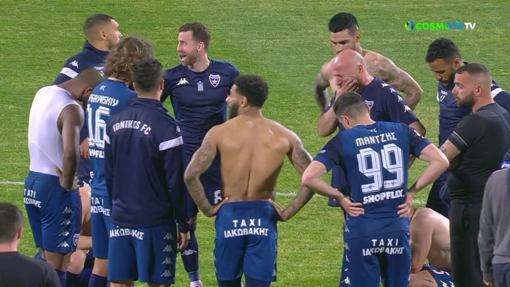 Jucătorul dat afară de FCSB în iarnă a retrogradat! Antrenorul a izbucnit în lacrimi după finala dramatică_11