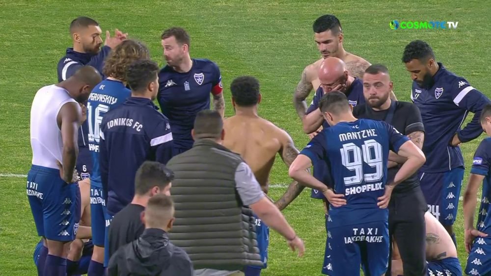 Jucătorul dat afară de FCSB în iarnă a retrogradat! Antrenorul a izbucnit în lacrimi după finala dramatică_12