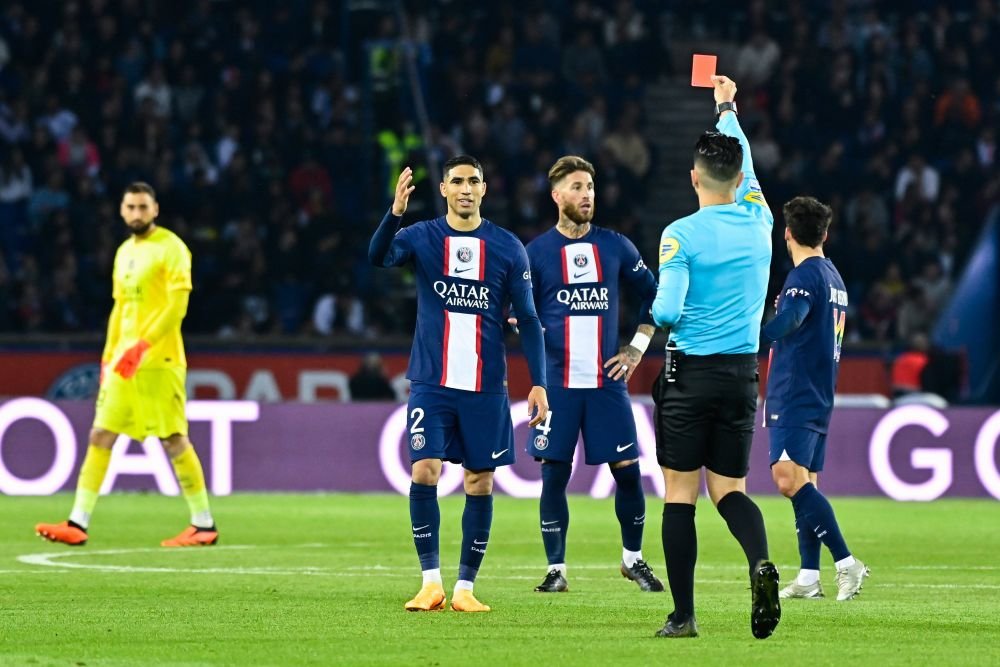 Ce se întâmplă când PSG câștigă cu 5-0: Lionel Messi e huiduit de fani, iar Achraf Hakimi se bate cu adversarii și este eliminat!_7