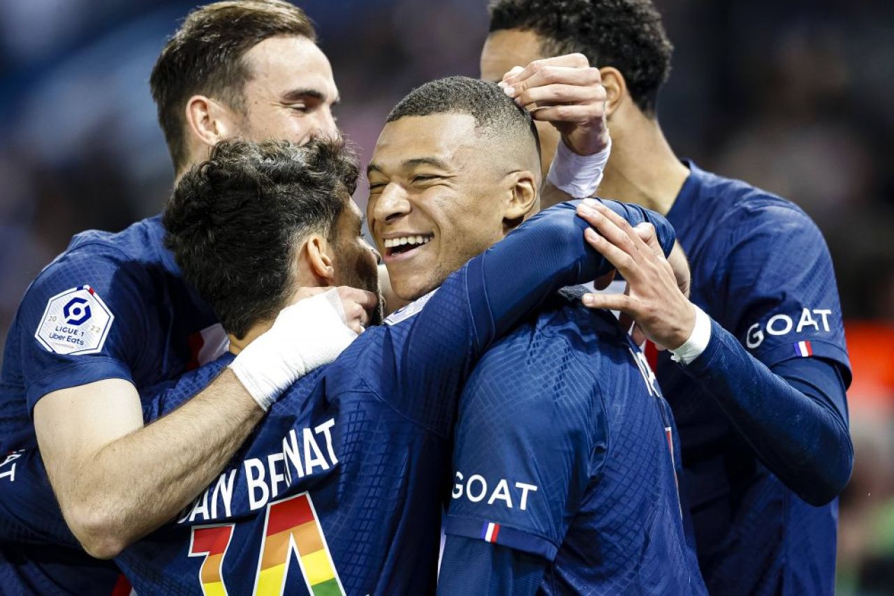 Ce se întâmplă când PSG câștigă cu 5-0: Lionel Messi e huiduit de fani, iar Achraf Hakimi se bate cu adversarii și este eliminat!_10