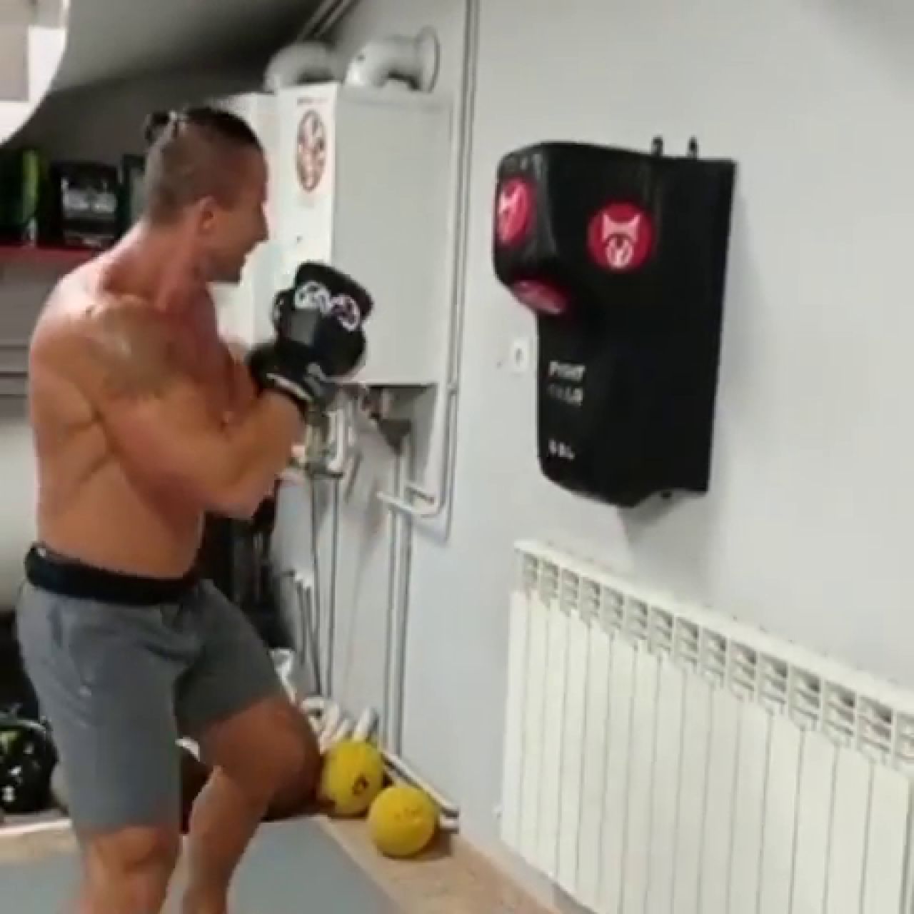 „Îmi spuneau 'ești singurul care a făcut ce a spus'”! Radu Brylynskei, culturistul român care impresionează în SUA: „Am publicat și o carte”_42