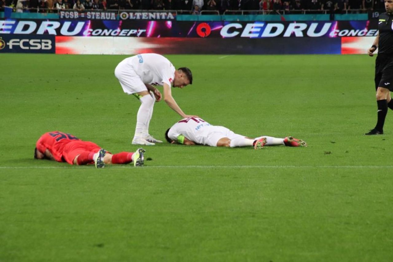 Emoții în FCSB - CFR Cluj! Cordea și Camora s-au ciocnit violent și au avut nevoie de îngrijiri medicale_5