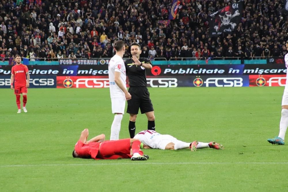 Emoții în FCSB - CFR Cluj! Cordea și Camora s-au ciocnit violent și au avut nevoie de îngrijiri medicale_8