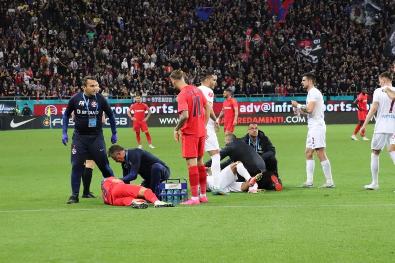 Emoții în FCSB - CFR Cluj! Cordea și Camora s-au ciocnit violent și au avut nevoie de îngrijiri medicale_9