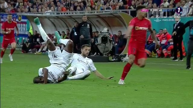 Faza zilei în FCSB - CFR Cluj! Kolinger a vrut să intre prin alunecare la Coman, dar l-a luat ”pe sus” pe propriul coleg_2