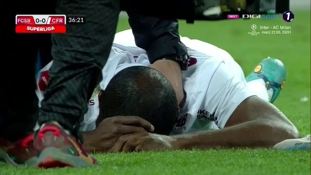 Faza zilei în FCSB - CFR Cluj! Kolinger a vrut să intre prin alunecare la Coman, dar l-a luat ”pe sus” pe propriul coleg_3