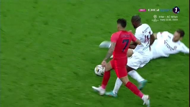 Faza zilei în FCSB - CFR Cluj! Kolinger a vrut să intre prin alunecare la Coman, dar l-a luat ”pe sus” pe propriul coleg_5
