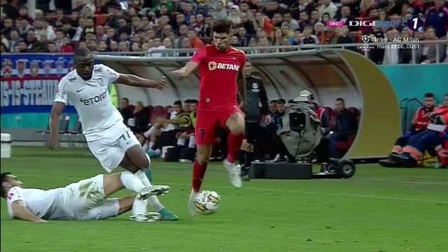 Faza zilei în FCSB - CFR Cluj! Kolinger a vrut să intre prin alunecare la Coman, dar l-a luat ”pe sus” pe propriul coleg_8