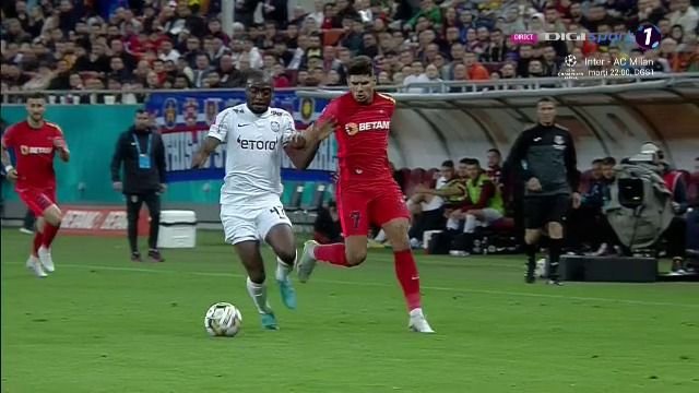Faza zilei în FCSB - CFR Cluj! Kolinger a vrut să intre prin alunecare la Coman, dar l-a luat ”pe sus” pe propriul coleg_10