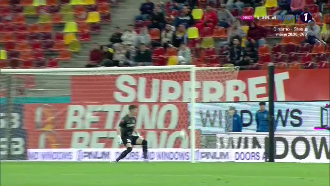 A dat-o în bară! Cvek l-a lăsat spectator pe Târnovanu, dar a trimis mingea în transversală_11