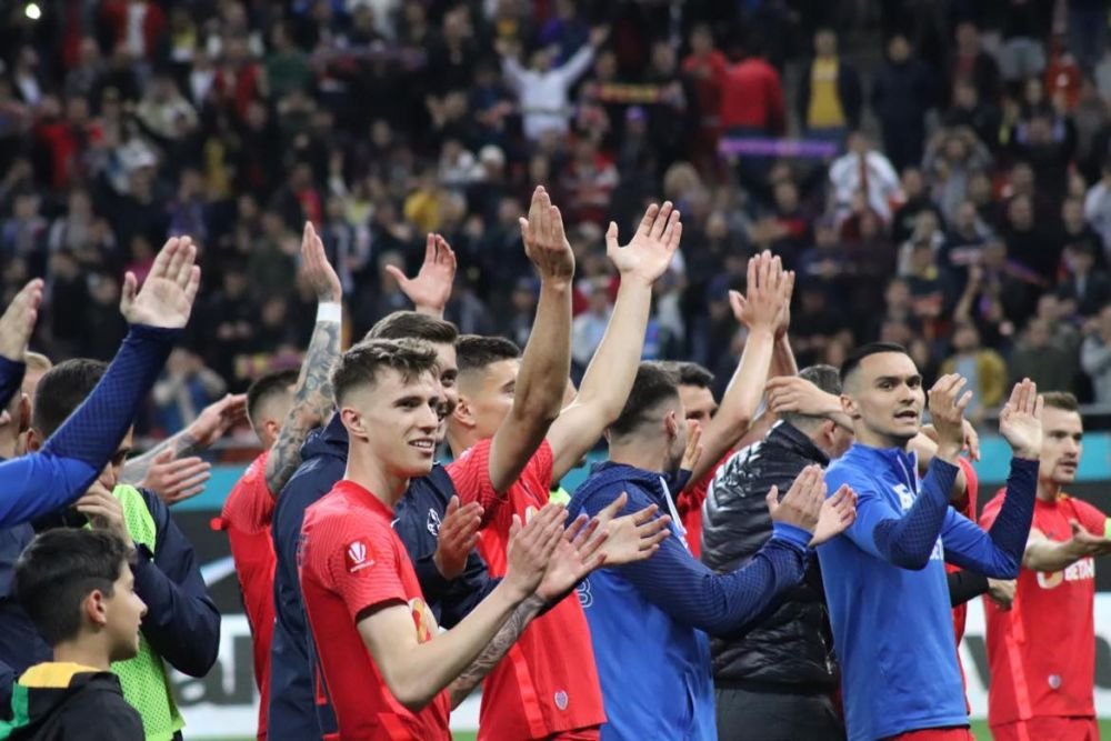 Dawa a făcut spectacol pe gazon după fluierul final al meciului cu CFR! Cum au sărbătorit „roș-albaștrii” victoria cu ardelenii_4