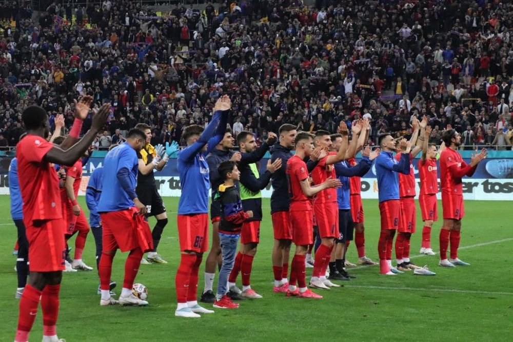 Dawa a făcut spectacol pe gazon după fluierul final al meciului cu CFR! Cum au sărbătorit „roș-albaștrii” victoria cu ardelenii_5