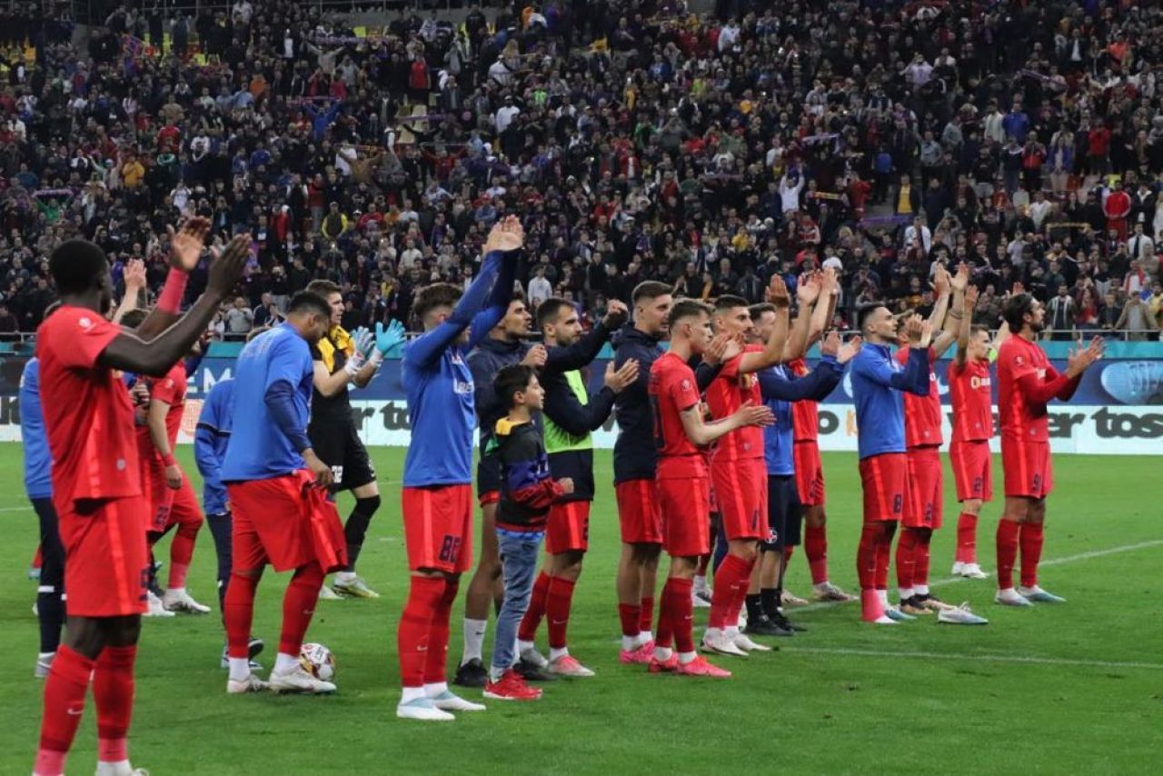 Dawa a făcut spectacol pe gazon după fluierul final al meciului cu CFR! Cum au sărbătorit „roș-albaștrii” victoria cu ardelenii_5