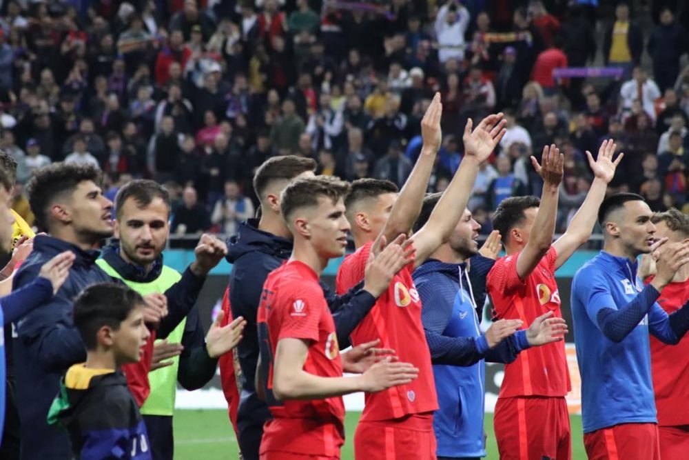 Dawa a făcut spectacol pe gazon după fluierul final al meciului cu CFR! Cum au sărbătorit „roș-albaștrii” victoria cu ardelenii_6