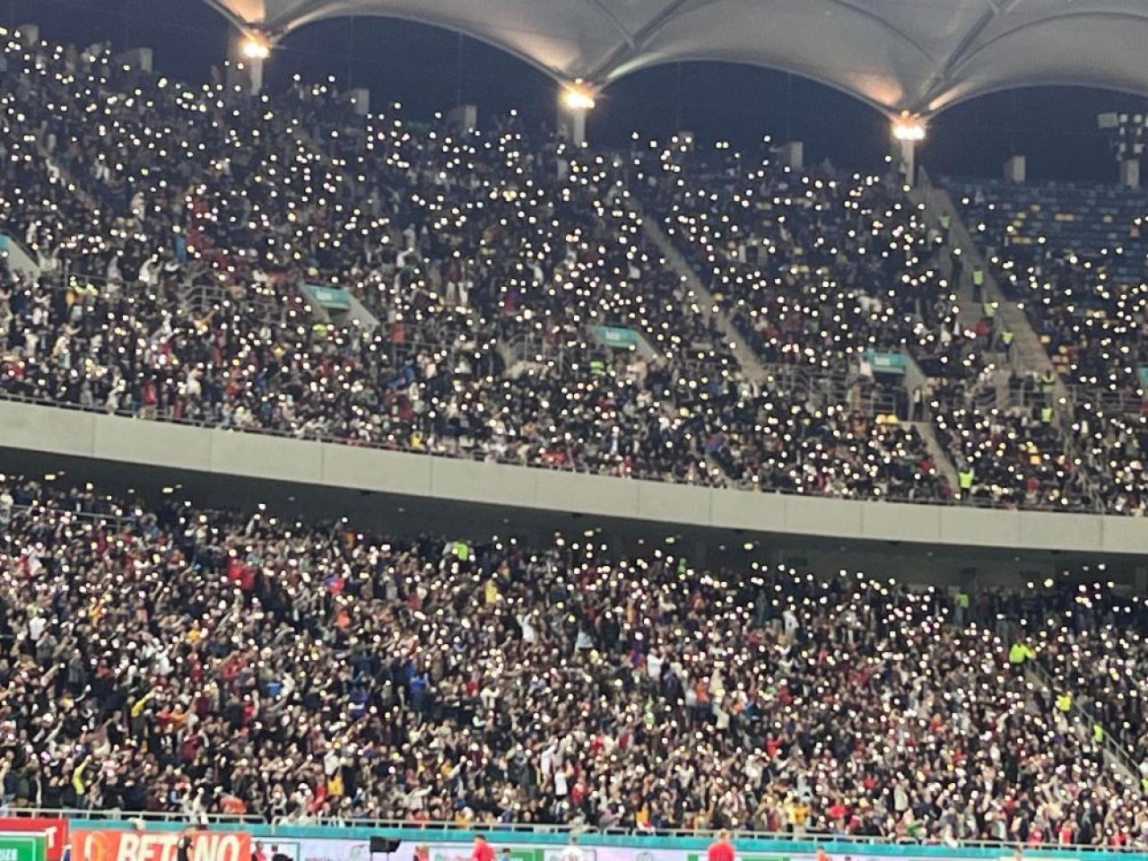 Dawa a făcut spectacol pe gazon după fluierul final al meciului cu CFR! Cum au sărbătorit „roș-albaștrii” victoria cu ardelenii_11