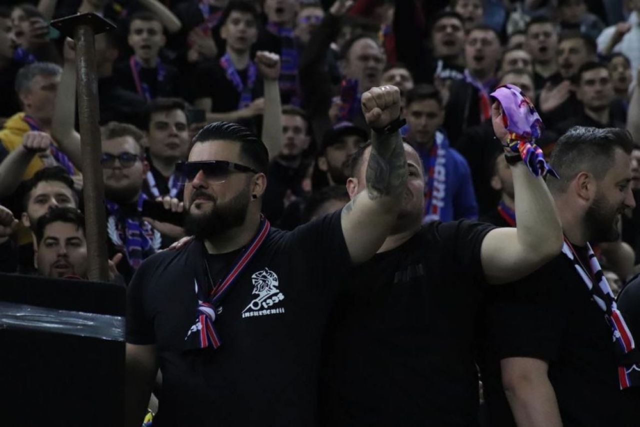 Dawa a făcut spectacol pe gazon după fluierul final al meciului cu CFR! Cum au sărbătorit „roș-albaștrii” victoria cu ardelenii_13