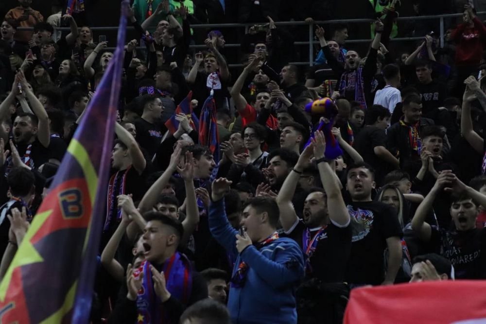 Dawa a făcut spectacol pe gazon după fluierul final al meciului cu CFR! Cum au sărbătorit „roș-albaștrii” victoria cu ardelenii_15