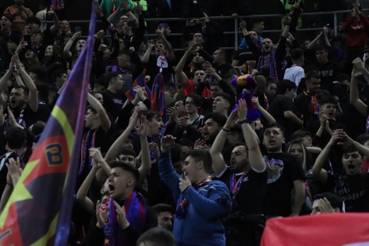 Dawa a făcut spectacol pe gazon după fluierul final al meciului cu CFR! Cum au sărbătorit „roș-albaștrii” victoria cu ardelenii_15