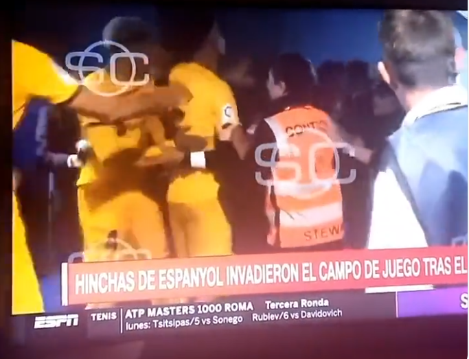 Incidentele de la Barcelona nu s-au încheiat pe teren! Busquets și Araujo s-au bătut cu fanii lui Espanyol și la vestiar_2