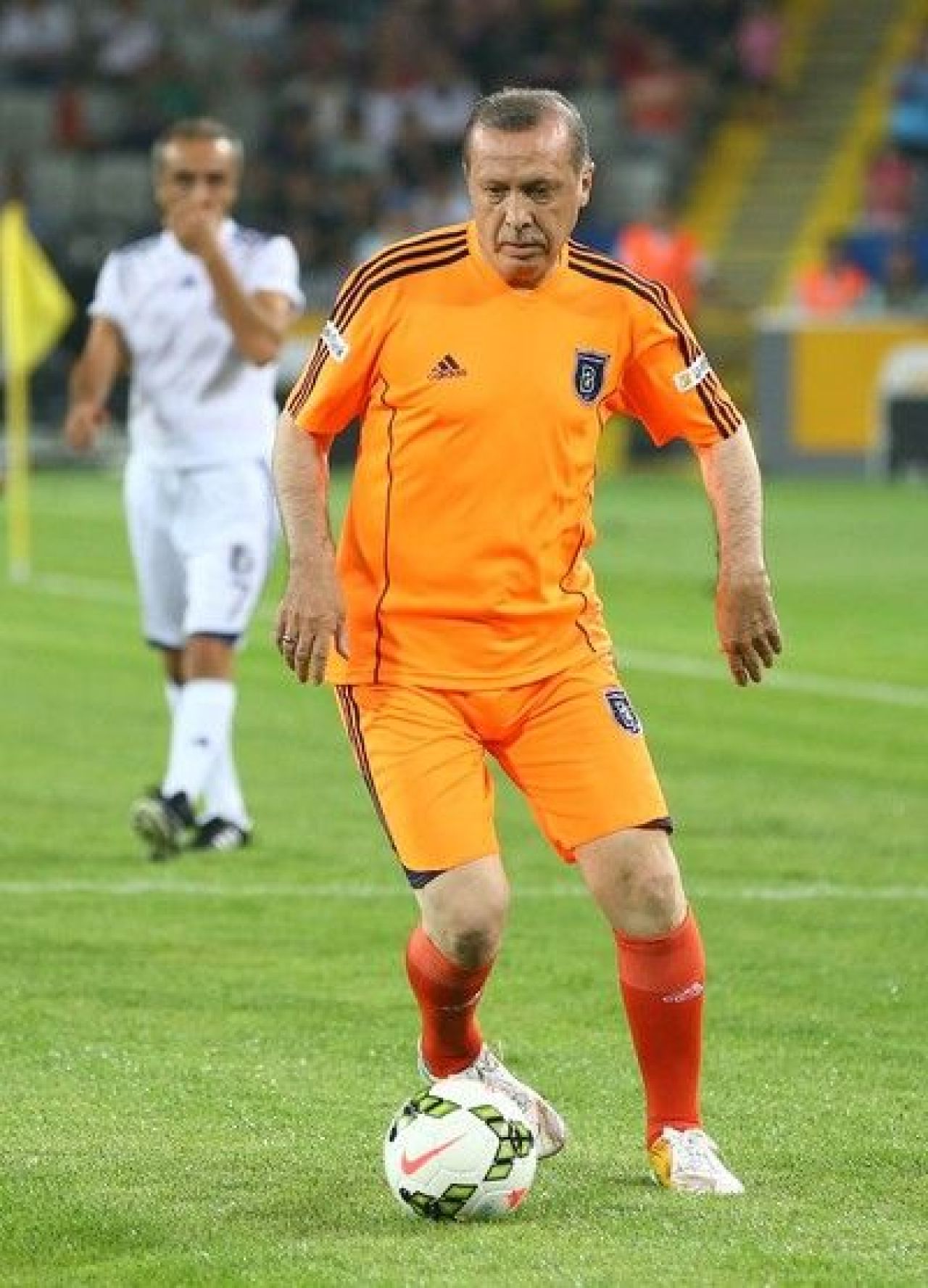 Erdogan speriat estem! Dictator pentru unii, om providențial pentru alții, fostul fotbalist tremură în alegerile prezidențiale din Turcia_2