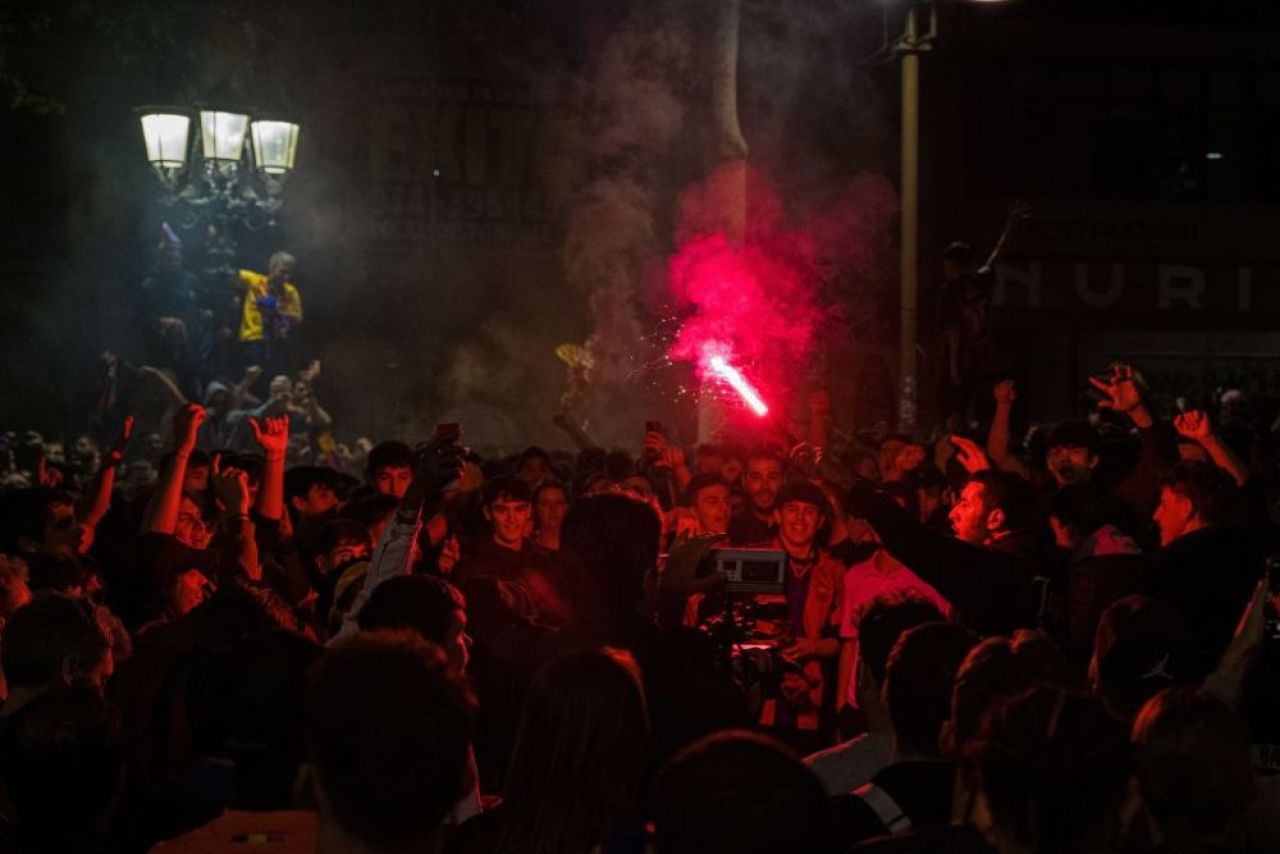 Lionel Messi nu a fost uitat la sărbătoarea Barcelonei! Fanii i-au scandat numele + reacția genială din vestiar a jucătorilor _2