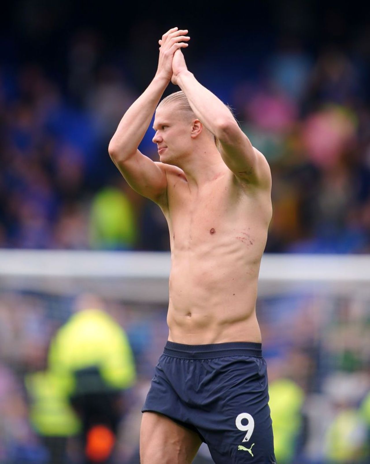 Și 'bestiile' pot fi rănite! Imagini cu Erling Haaland fără tricou, după meciul cu Everton: