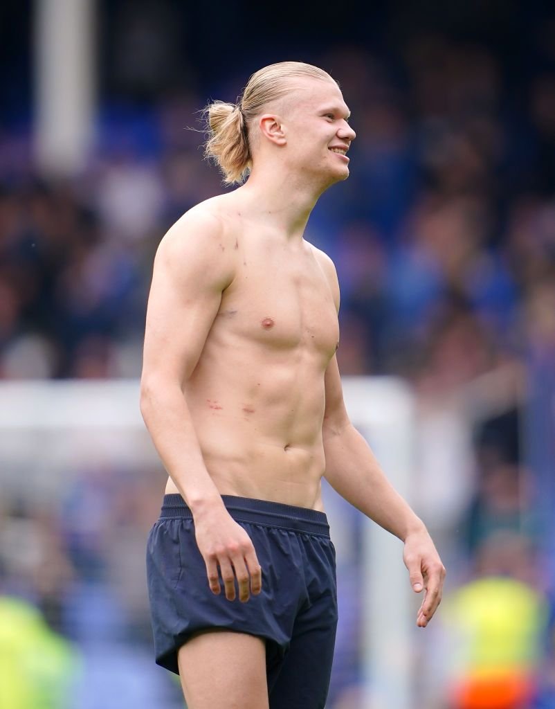 Și 'bestiile' pot fi rănite! Imagini cu Erling Haaland fără tricou, după meciul cu Everton: 