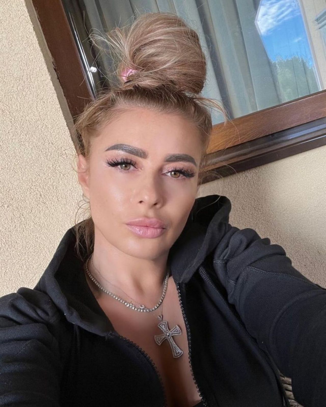 Anamaria Prodan a făcut senzație în trafic! A renunțat la haine și a atras toate privirile_19