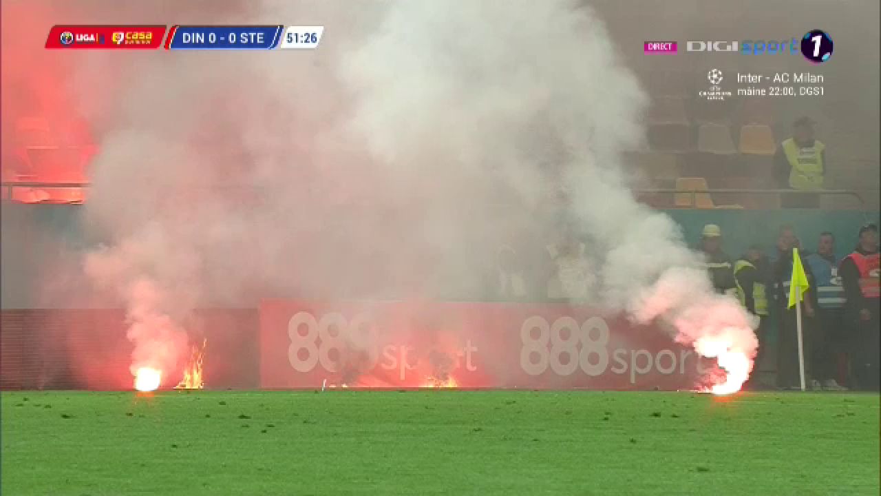Arena Națională a fost în flăcări! Au zburat sute de torțe la Dinamo - CSA Steaua! Meciul a fost oprit _11