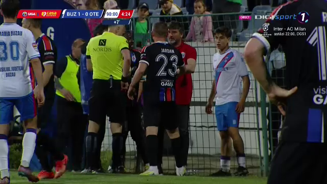 Nici la Neymar nu vezi așa ceva! Adi Mihalcea, eliminat după ce a simulat o lovitură &icirc;n Buzău - Oțelul: &bdquo;Ce teatru joacă, parcă a fost electrocutat&rdquo;