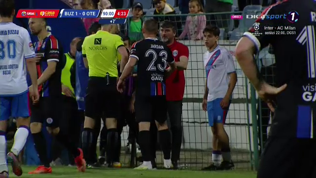 Nici la Neymar nu vezi așa ceva! Adi Mihalcea, eliminat după ce a simulat o lovitură în Buzău - Oțelul: „Ce teatru joacă, parcă a fost electrocutat”_2