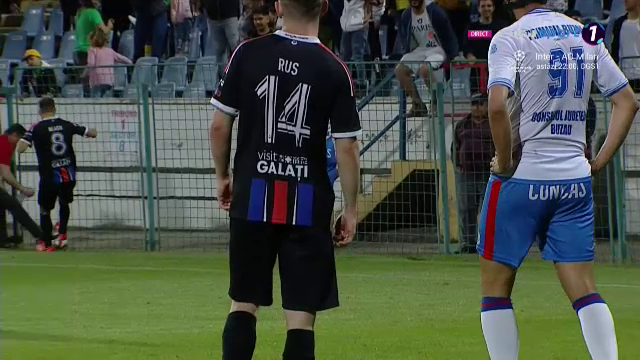 Nici la Neymar nu vezi așa ceva! Adi Mihalcea, eliminat după ce a simulat o lovitură în Buzău - Oțelul: „Ce teatru joacă, parcă a fost electrocutat”_4