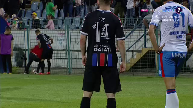 Nici la Neymar nu vezi așa ceva! Adi Mihalcea, eliminat după ce a simulat o lovitură în Buzău - Oțelul: „Ce teatru joacă, parcă a fost electrocutat”_8
